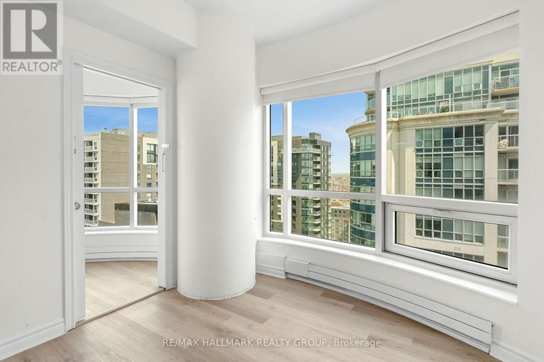 29651498/2404-234-rideau-street/sandy-hill/ottawa/ontario/K1N0A9_17