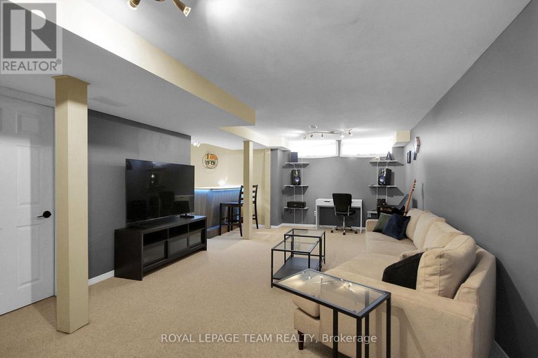 28518237/102-longshire-circle/longfields/ottawa/ontario/K2J4K8_40