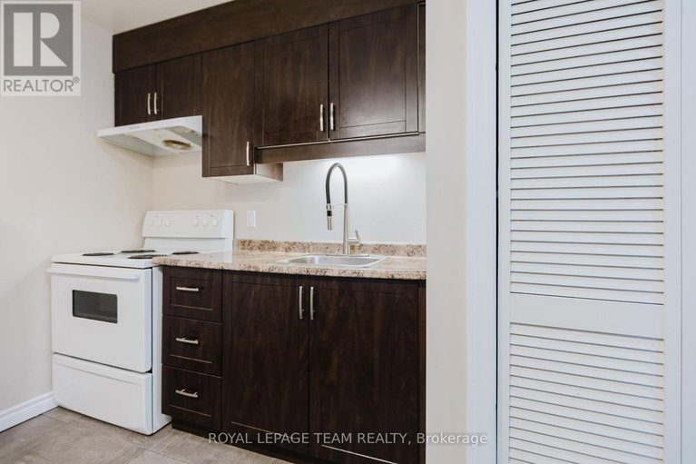 28779123/210-212-viewmount-drive/borden-farmstewart-farmcarleton-heightsparkwood-hills/ottawa/ontario/K2E7X2_11