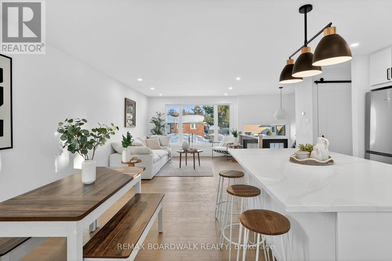 29437074/38-courtney-road-w/glencairnhazeldean/ottawa/ontario/K2L1L8_17