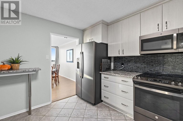 28981309/3360-southgate-road/south-keys/ottawa/ontario/K1V9A6_13