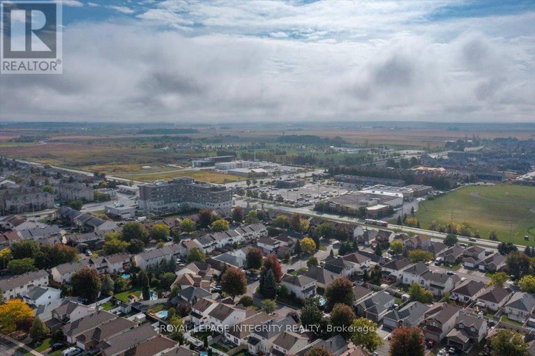28906811/2018-winsome-terrace/fallingbrookgardenway-south/ottawa/ontario/K4A4Y4_46