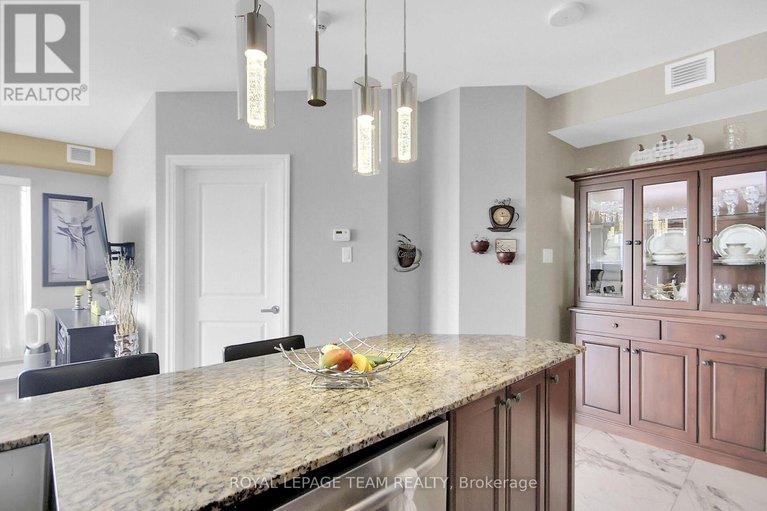 28584984/1104-90-landry-street-w/vanier/ottawa/ontario/K1L0A9_9