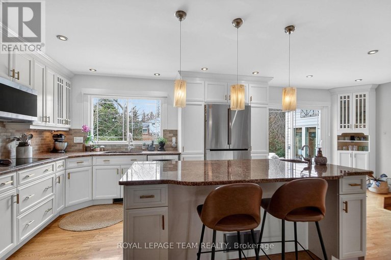 29456628/998-harkness-avenue-avenue/riverside-park/ottawa/ontario/K1V6P2_12