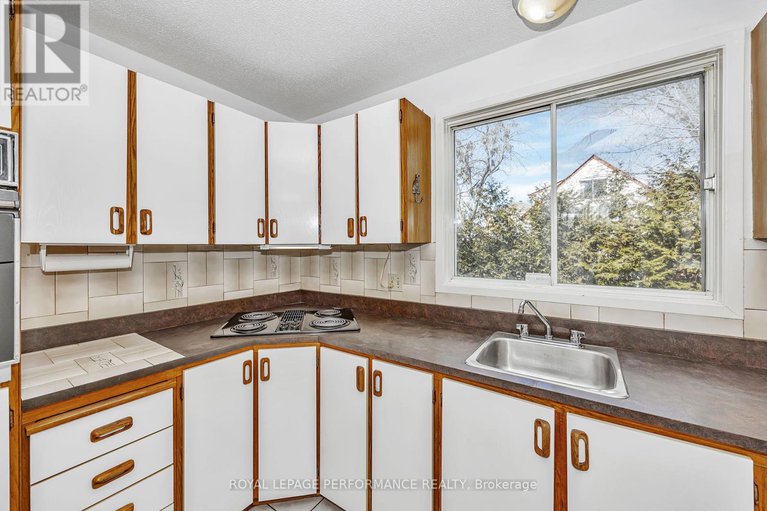 28423853/195-baribeau-street/vanier/ottawa/ontario/K1L7R4_15