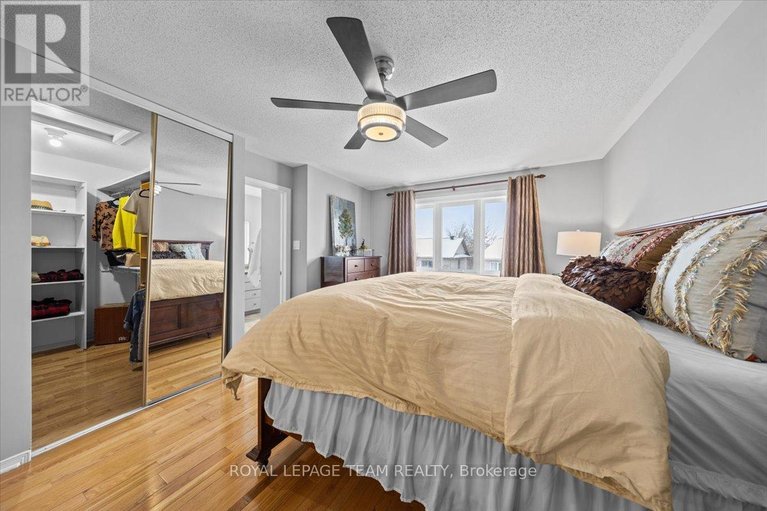 29634635/8-crownridge-drive/emerald-meadowstrailwest/ottawa/ontario/K2M2M8_22