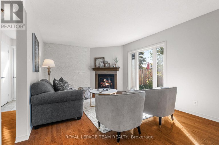 28963581/1155-sauterne-park/convent-glen/ottawa/ontario/K1C2H3_16