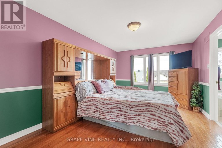 28300194/4316-owl-valley-drive/riverside-southgloucester-glen/ottawa/ontario/K1V1L3_23
