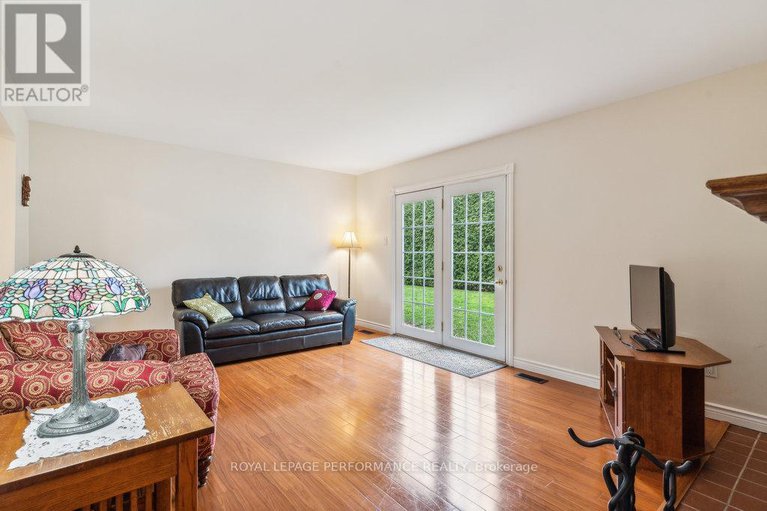 28666531/1932-marquis-avenue/beaconwood/ottawa/ontario/K1J8J2_16