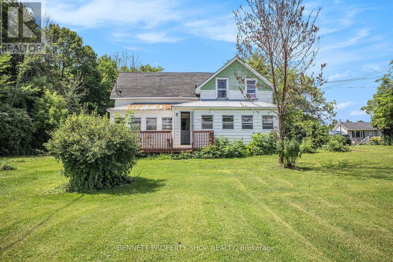 28614640/145-sarah-street-e/mcnabbraeside-twps/mcnabbraeside/ontario/K0A1G0_1
