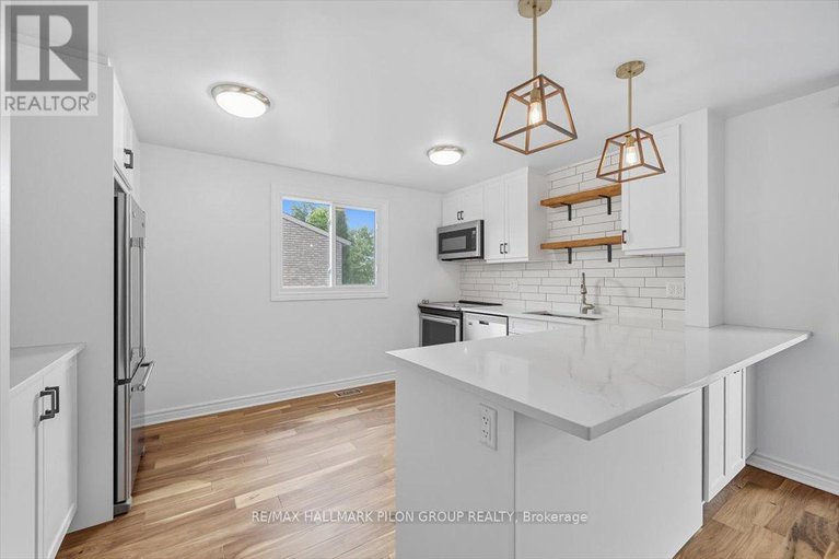 28840953/1577-prestwick-drive/bilberry-creekqueenswood-heights/ottawa/ontario/K1E2E6_5