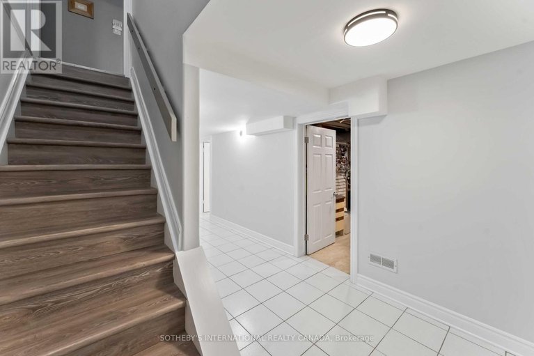 28996466/19-campfield-court/pineglencountry-place/ottawa/ontario/K2E7X8_36