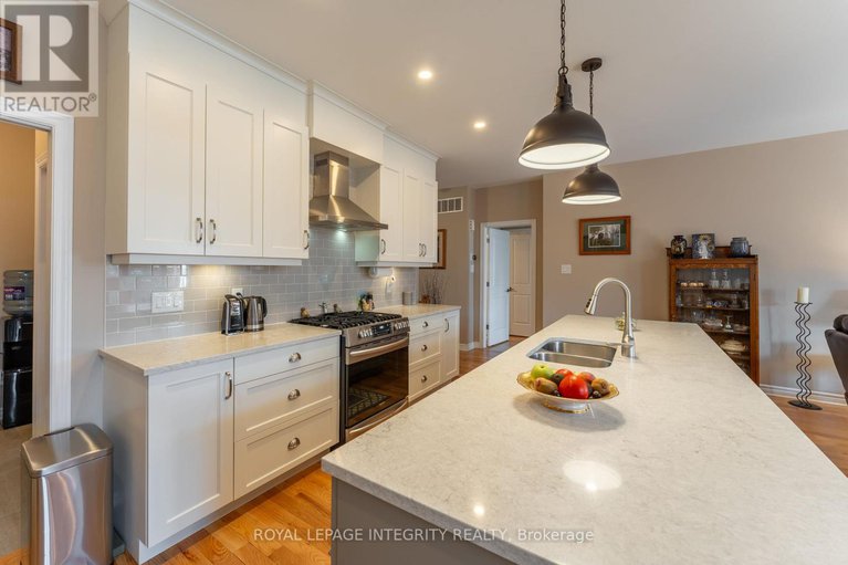 28726773/258-rue-de-letang-street/town-of-rockland/clarence-rockland/ontario/K4K0K1_16