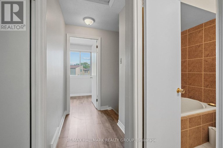 28817902/9-1483-bethamy-lane/beacon-hill-south/ottawa/ontario/K1J8P7_32