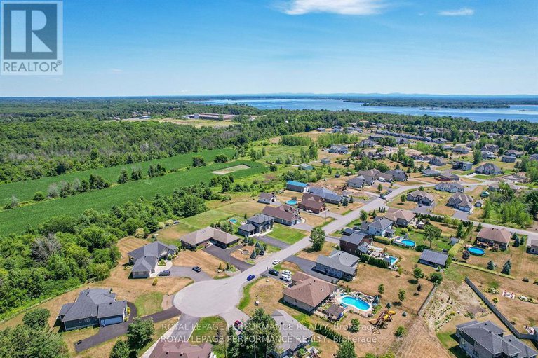 29337350/19-george-patrick-drive/long-sault/south-stormont/ontario/K0C1P0_50