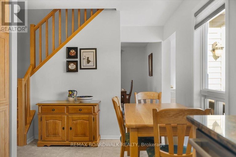 29633977/6241-st-albans-court/convent-glen-north/ottawa/ontario/K1C3C5_17