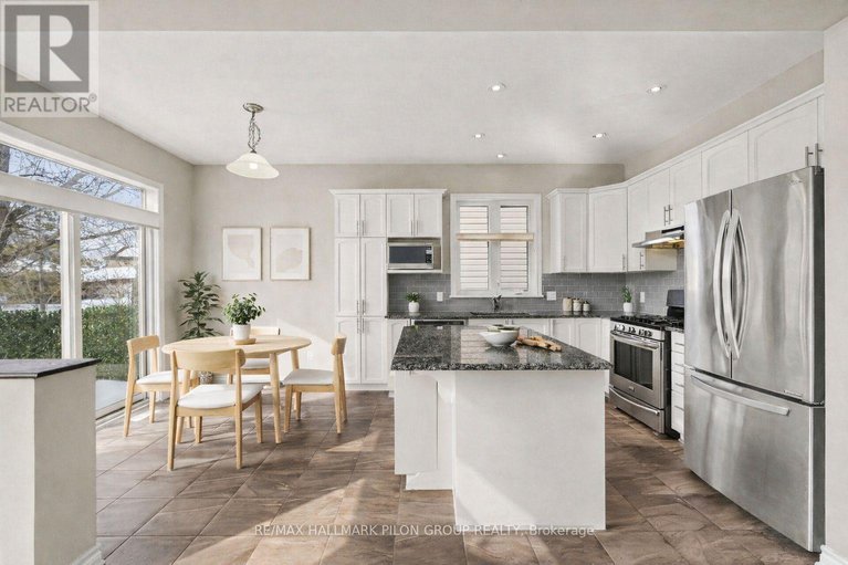 29373643/845-contour-street/mer-bleuebradley-estatesanderson-park/ottawa/ontario/K1W0G6_5