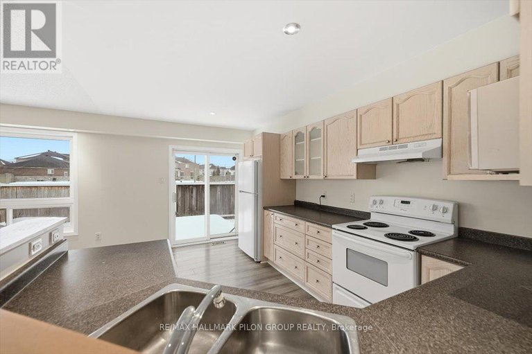 29368221/2015-breezewood-street/springridgeeast-village/ottawa/ontario/K4A4S7_4