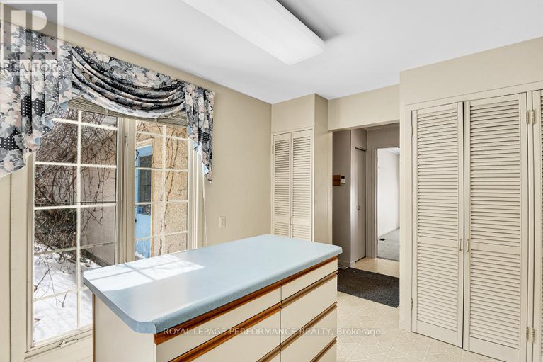 28381018/1970-marquis-avenue/beaconwood/ottawa/ontario/K1J8J4_12