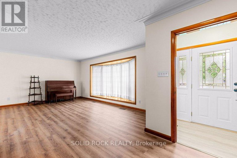 28357814/7-brouse-drive/iroquois/south-dundas/ontario/K0E1K0_12