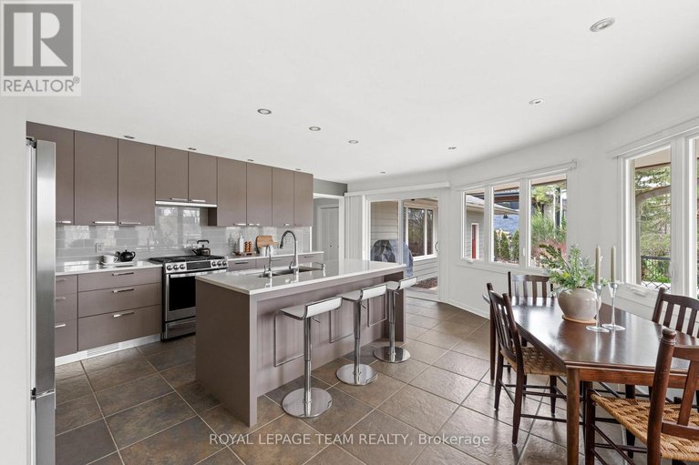 28476575/56-ryeburn-drive/riverside-southgloucester-glen/ottawa/ontario/K1V1H5_12
