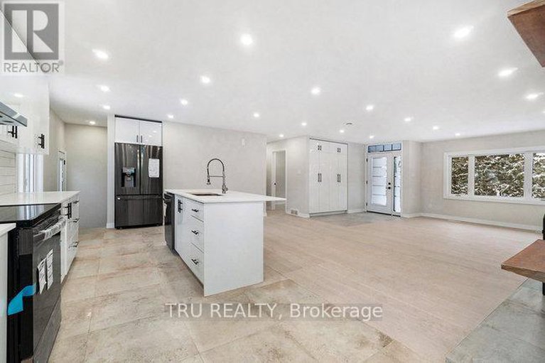 28740163/39-sunnycrest-drive/city-viewskylinefisher-heightsparkwood-hills/ottawa/ontario/K2E5Y4_13