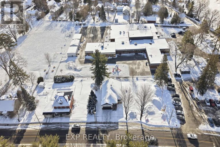 28364468/53-craig-street/village-of-russell/russell/ontario/K4R1A6_24