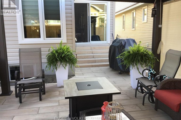 29492071/865-tewin-circle/camelot/ottawa/ontario/K4A1K1_42