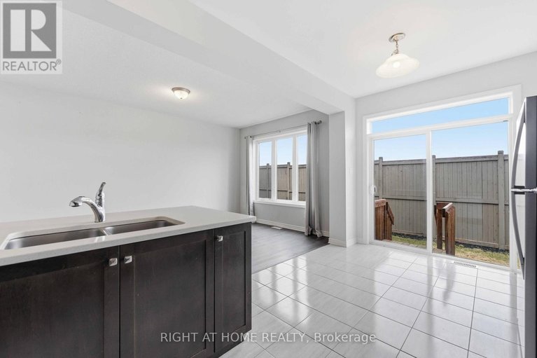 29608682/404-edgevalley-court/stittsville-north/ottawa/ontario/K2S2R3_14