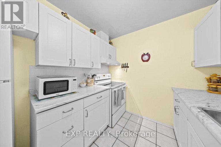 29020622/1971-greenvale-lane/chateauneuf/ottawa/ontario/K1C6E3_18
