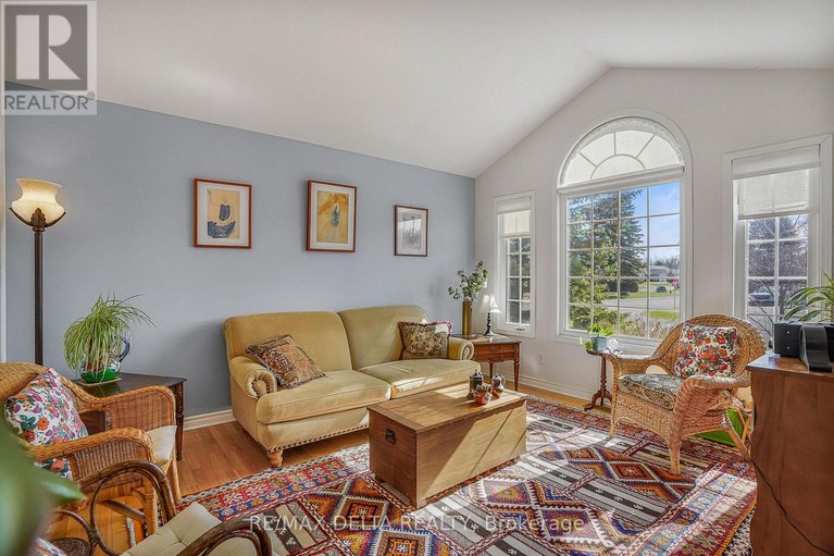 29633176/48-stephens-street/vankleek-hill/champlain/ontario/K0B1R0_6