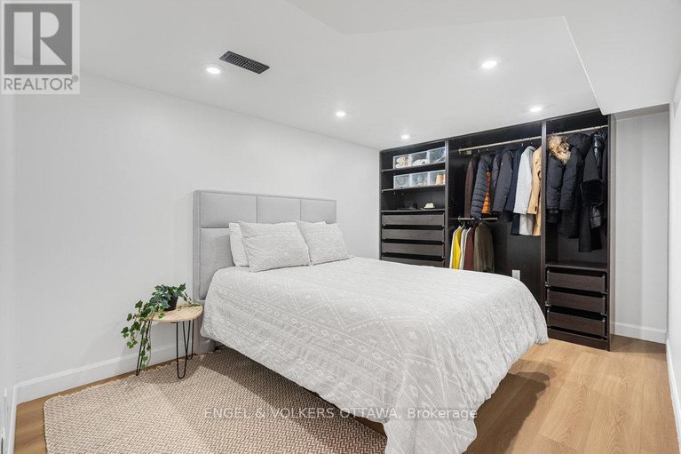 28298907/953-fairlawn-avenue/mckellar-heightsglabar-park/ottawa/ontario/K2A3S7_45