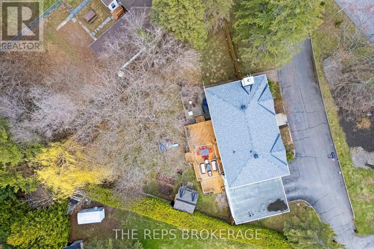 28336978/3062-upper-otterson-place/mooneys-bayrevelstoke/ottawa/ontario/K1V7B6_36