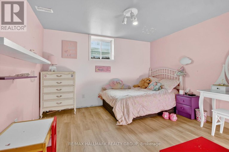 29403053/52-bramblewood-crescent/bridlewood/ottawa/ontario/K1T3G2_42