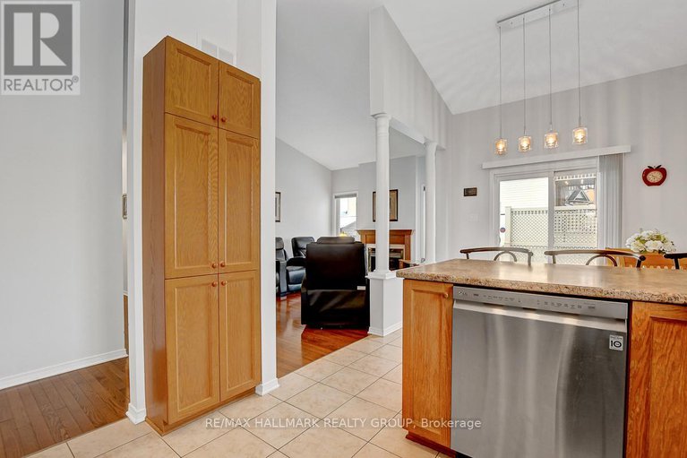 28826972/343-quartz-avenue/town-of-rockland/clarence-rockland/ontario/K4K0A2_14
