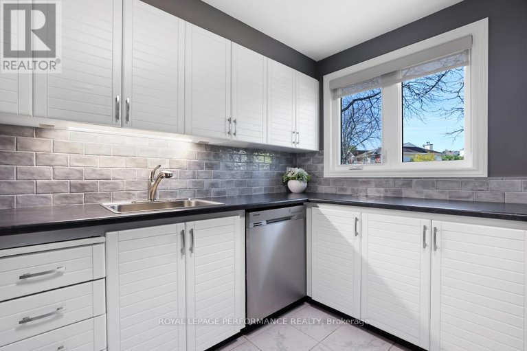 28992584/21-arbordale-crescent/centrepointe/ottawa/ontario/K2G5C7_27