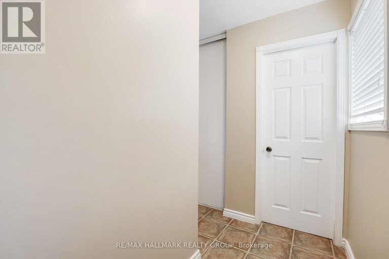 29030661/1637-saxony-crescent/pineview/ottawa/ontario/K1B5K8_3