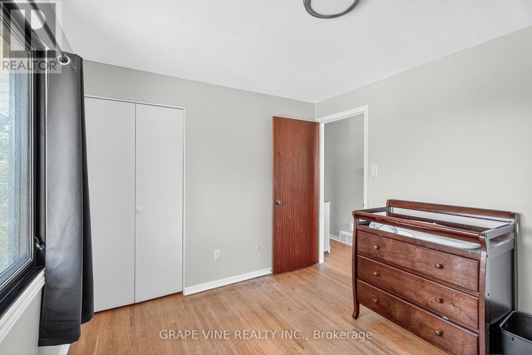 28771290/2405-dwight-crescent/hawthorne-meadows/ottawa/ontario/K1G1C7_25