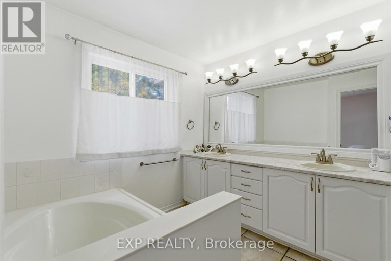 29423088/92-stonebriar-drive/centrepointe/ottawa/ontario/K2G5Y1_21