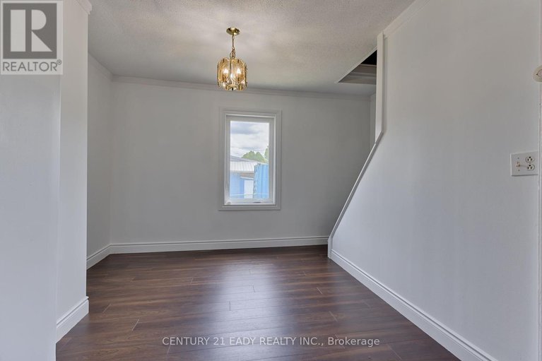28505414/424-moore-street/renfrew/renfrew/ontario/K7V1L9_27