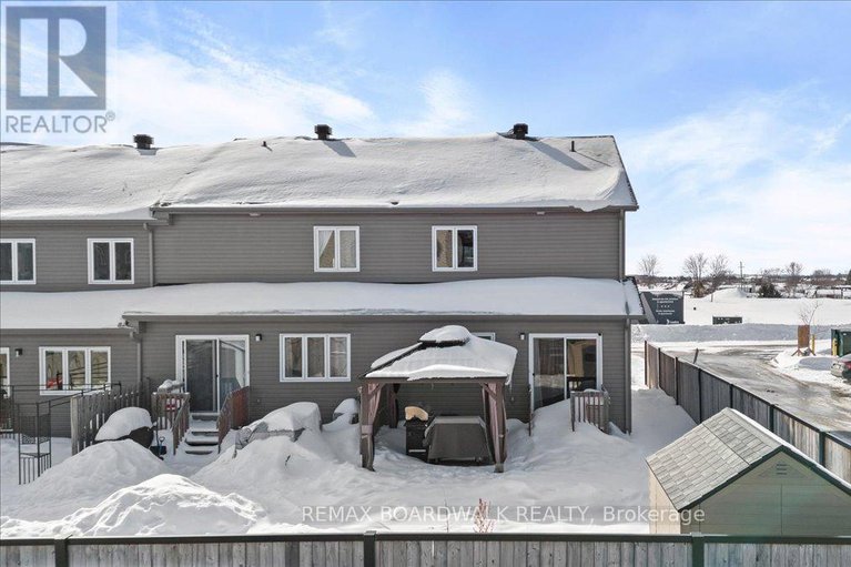 29414460/2424-marble-crescent/town-of-rockland/clarence-rockland/ontario/K4K1P6_48