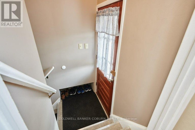 29564616/56-meikle-street/morrisburg/south-dundas/ontario/K0C1X0_24