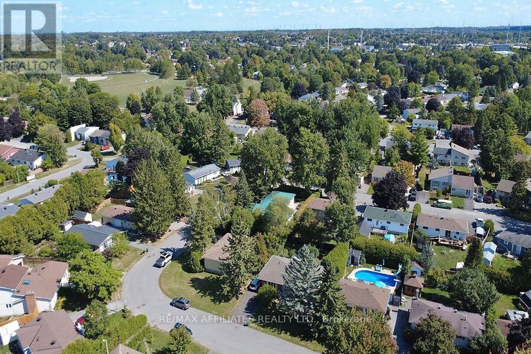 28858378/52-laurie-court/glencairnhazeldean/ottawa/ontario/K2L1S4_31