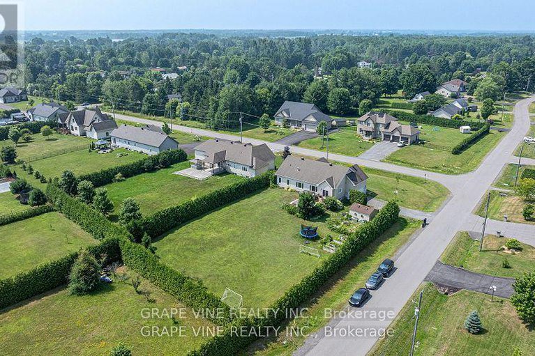 28831999/5607-maklynne-way/vars-village/ottawa/ontario/K0A3H0_33