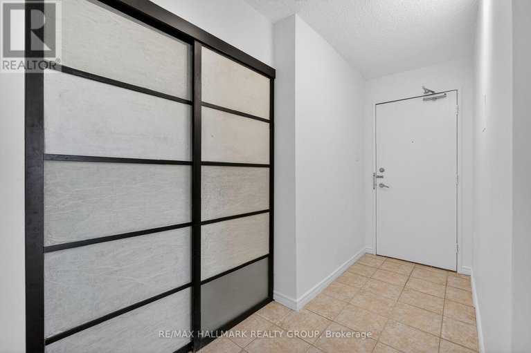 29326115/1408-158c-mcarthur-avenue/vanier/ottawa/ontario/K1L8E7_8