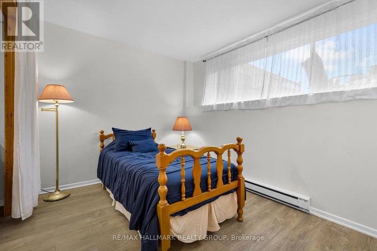 28720847/c-19-banner-road/sheahan-estatestrend-village/ottawa/ontario/K2H8T3_40