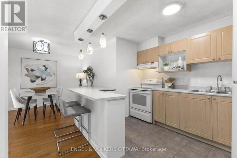 28900181/202-royalton-private/hunt-club-woods/ottawa/ontario/K1V9S3_9