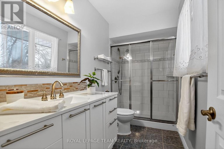 29372454/18-pentland-crescent/beaverbrook/ottawa/ontario/K2K1V5_31