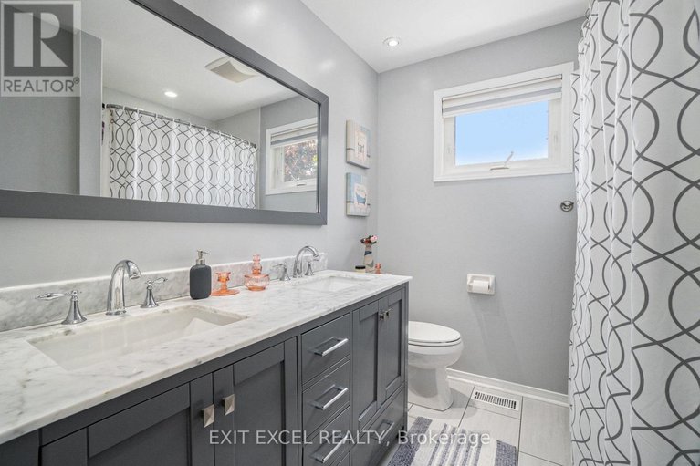 28425414/1551-stanleyfield-crescent/greely/ottawa/ontario/K4P1M7_21