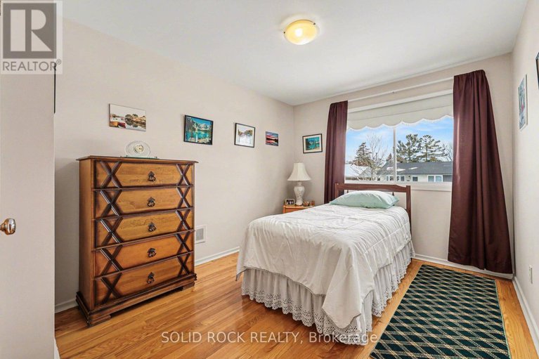 29399475/990-harkness-avenue/riverside-park/ottawa/ontario/K1V6P2_19